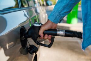 Werkgevers sturen leaserijders vaker naar goedkopere tankstations